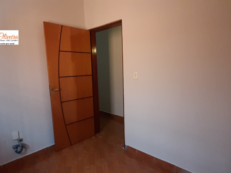 Casa Térrea ( ALUGADA )com três dormitórios, dois banheiros 