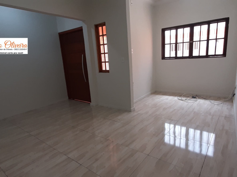 Casa Térrea ( ALUGADA )com três dormitórios, dois banheiros 