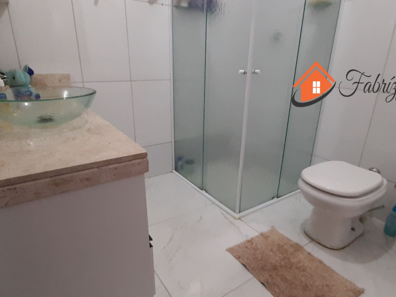 Casa Terrea com três dormitórios , três banheiros 