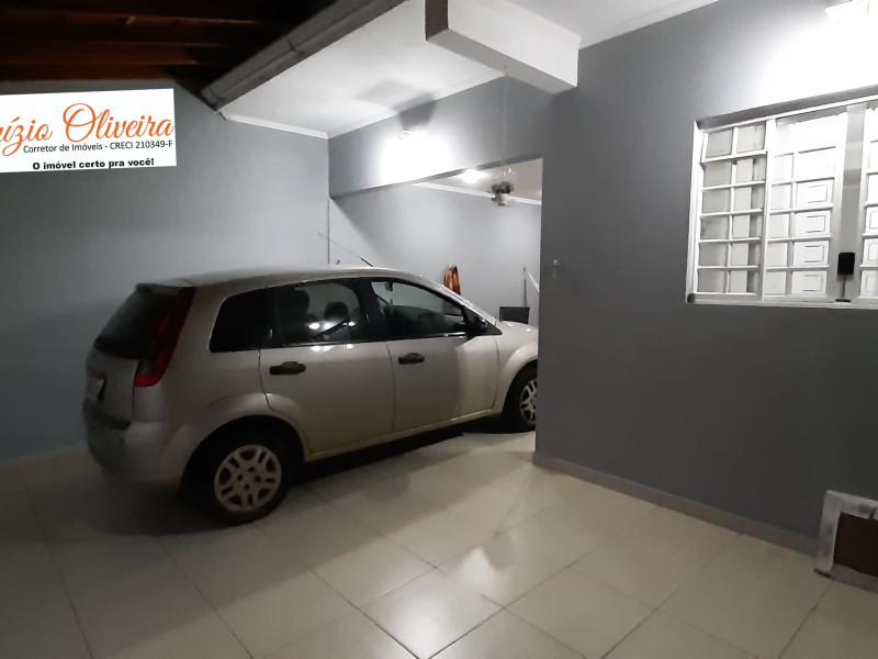 Sobrado com três dormitórios , dois banheiros 