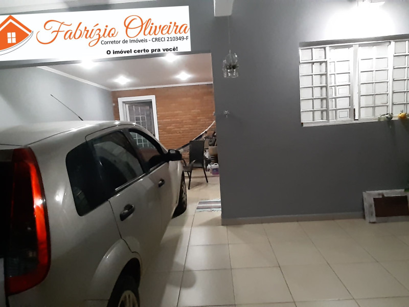 Sobrado com três dormitórios , dois banheiros 