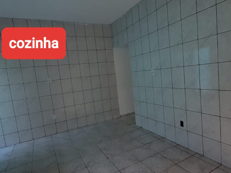 Sobrado com três dormitórios, dois banheiros