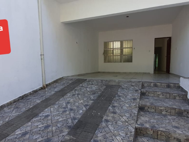 Sobrado com três dormitórios, dois banheiros