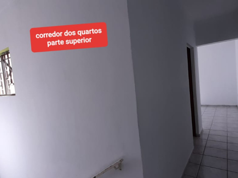 Sobrado com três dormitórios, dois banheiros