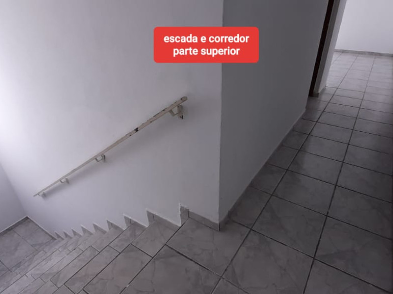 Sobrado com três dormitórios, dois banheiros
