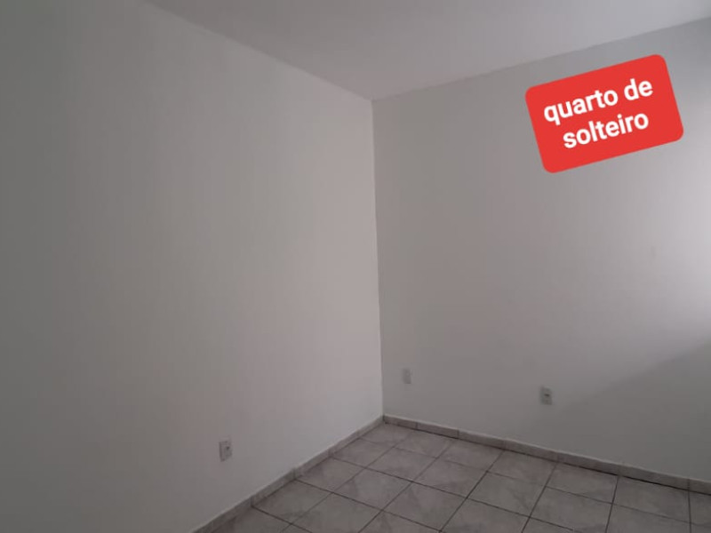 Sobrado com três dormitórios, dois banheiros