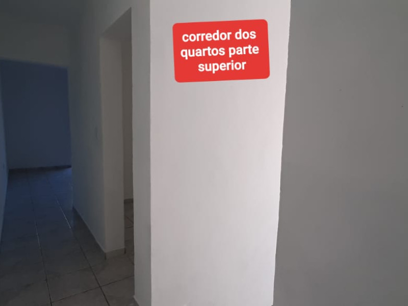 Sobrado com três dormitórios, dois banheiros