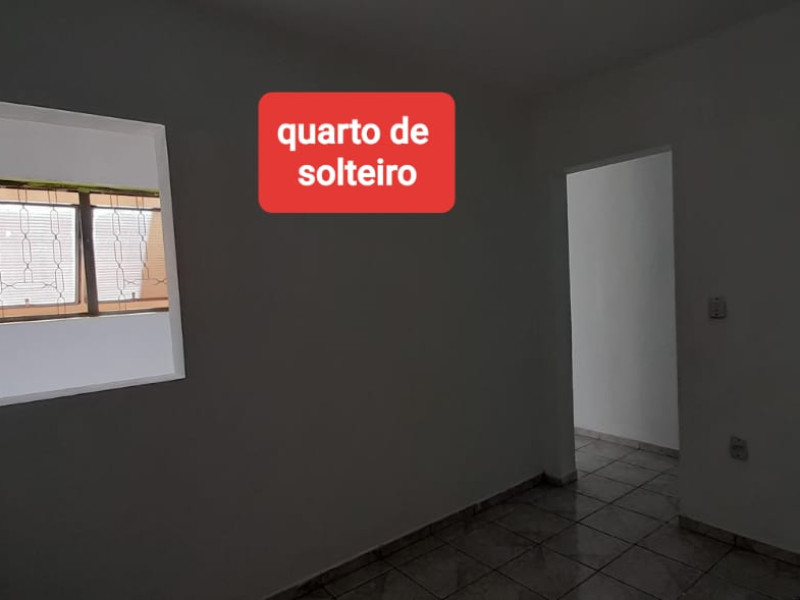 Sobrado com três dormitórios, dois banheiros