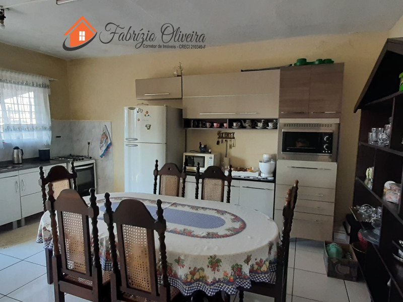 Casa com três dormitórios, duas Edicula