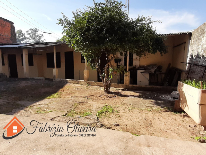Casa com três dormitórios, duas Edicula