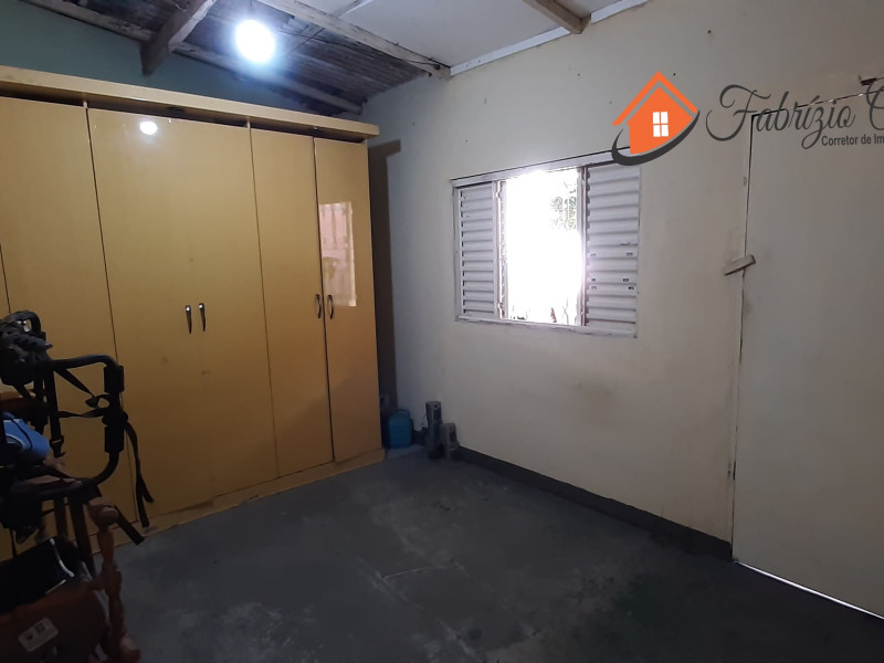 Casa com três dormitórios, duas Edicula