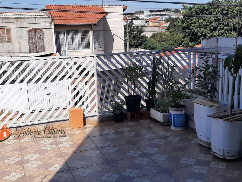 Sobrado com quatro dormitórios, três banheiros