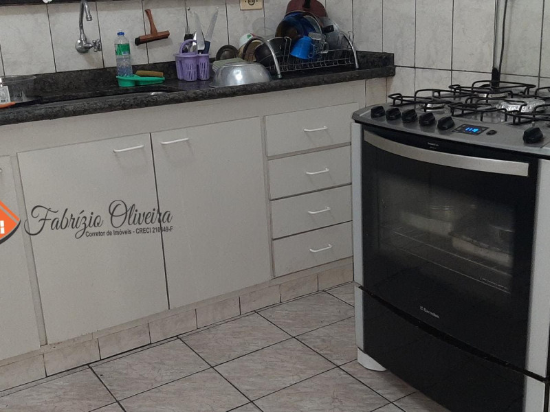 Sobrado com quatro dormitórios, três banheiros