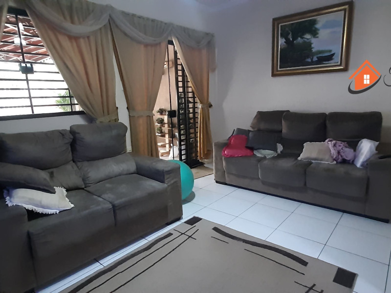   casa ( ALUGADA )  com dois dormitórios , dois banheiros