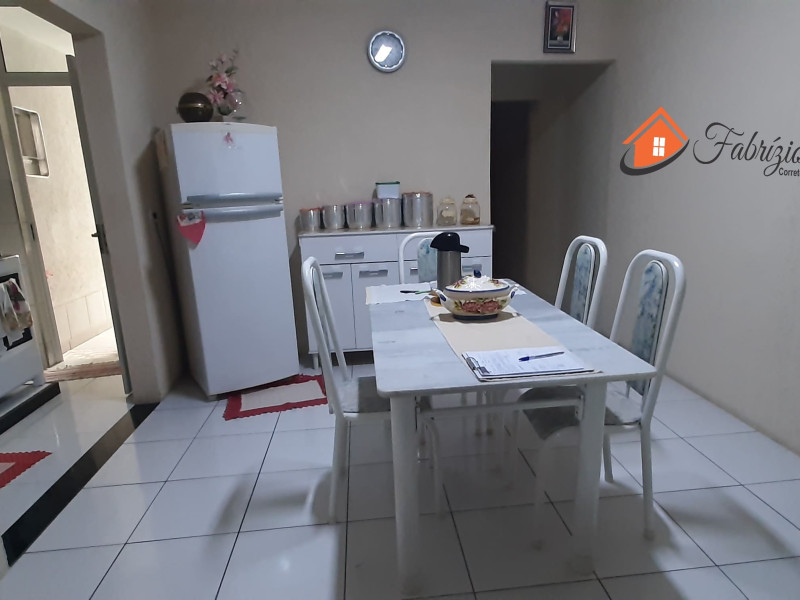   casa ( ALUGADA )  com dois dormitórios , dois banheiros