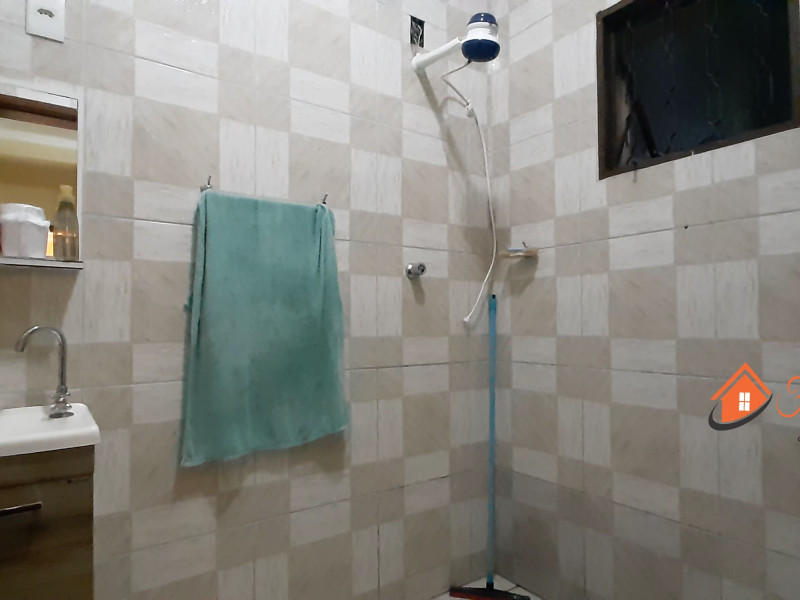 Casa com três dormitórios e dois banheiros