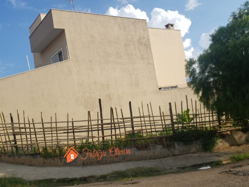 Vende terreno de esquina