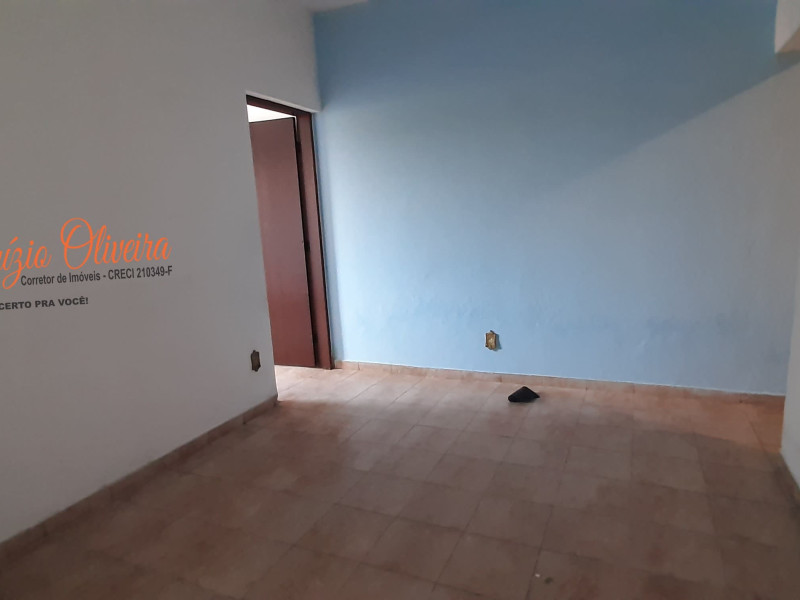 Aluga um sobrado dois dormitórios, duas cozinhas, dois banheiros ( ALUGADO)
