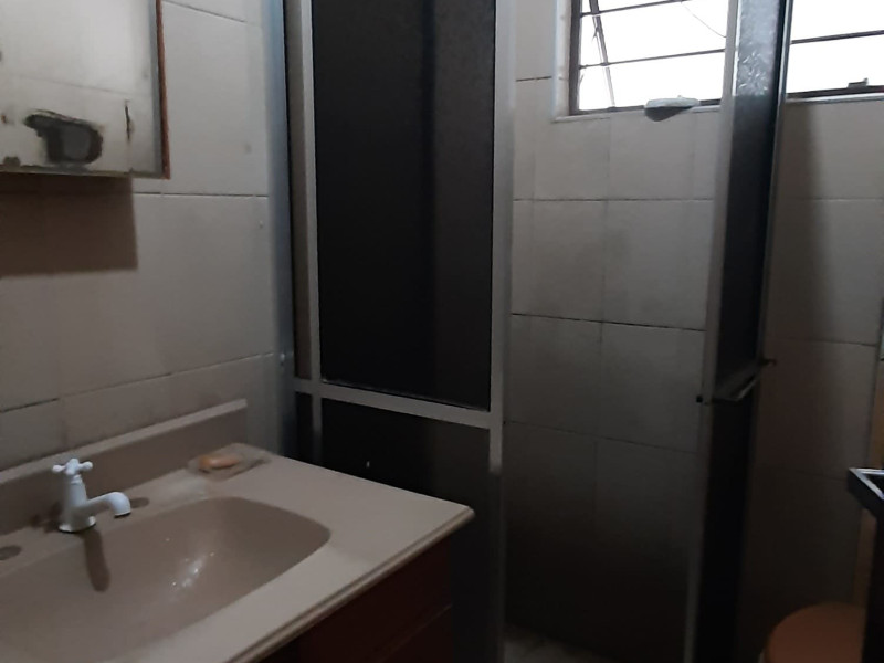 Aluga um sobrado dois dormitórios, duas cozinhas, dois banheiros ( ALUGADO)