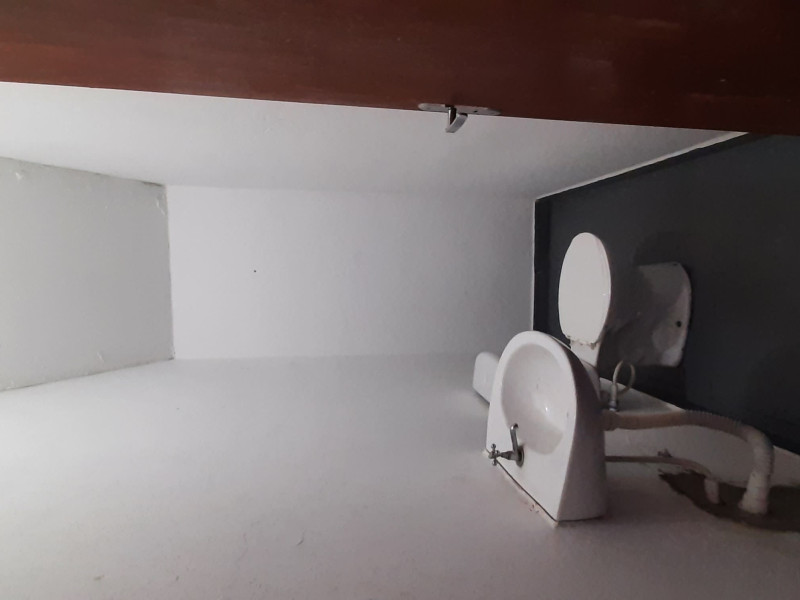 Aluga um salão comercial de 72M² e um banheiro ( ALUGADO)