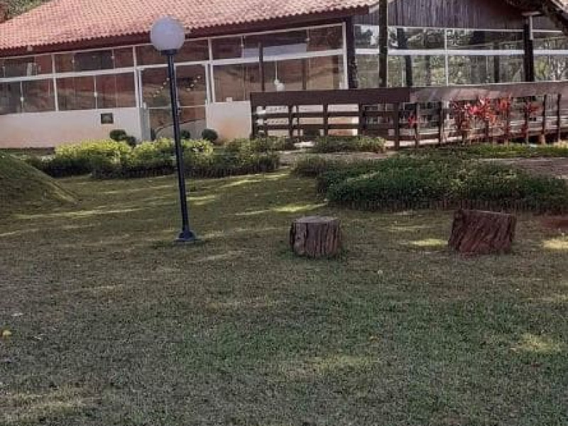 Vende um terreno de esquina com 305,00M²