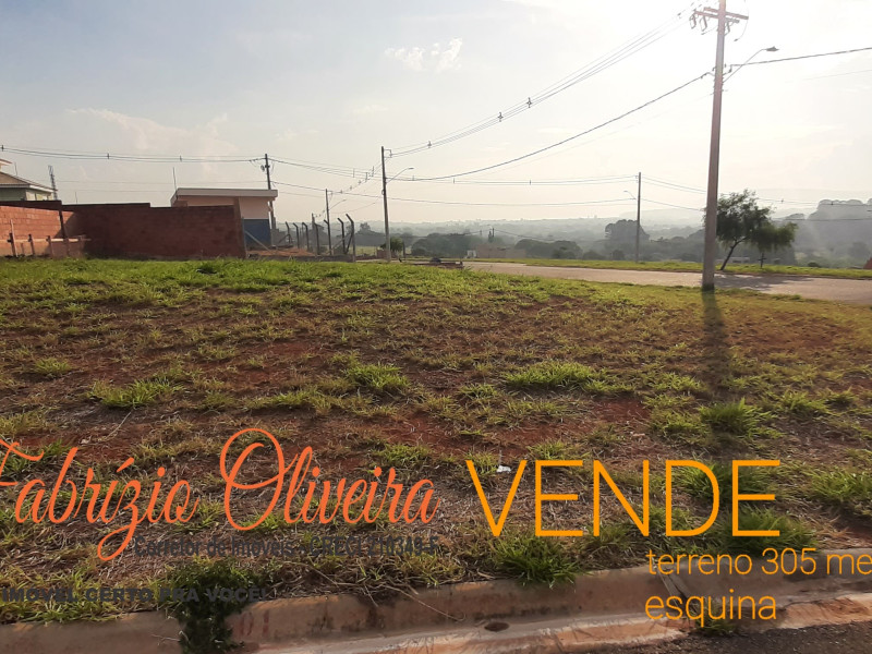 Vende um terreno de esquina com 305,00M²