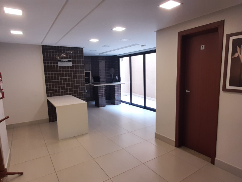Vende Apartamento com três dormitórios sendo um suíte