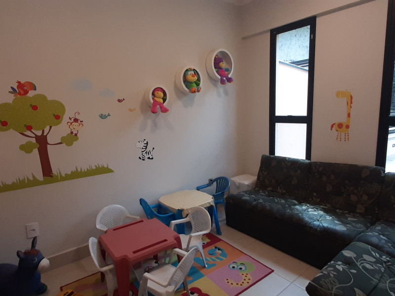 Vende Apartamento com três dormitórios sendo um suíte