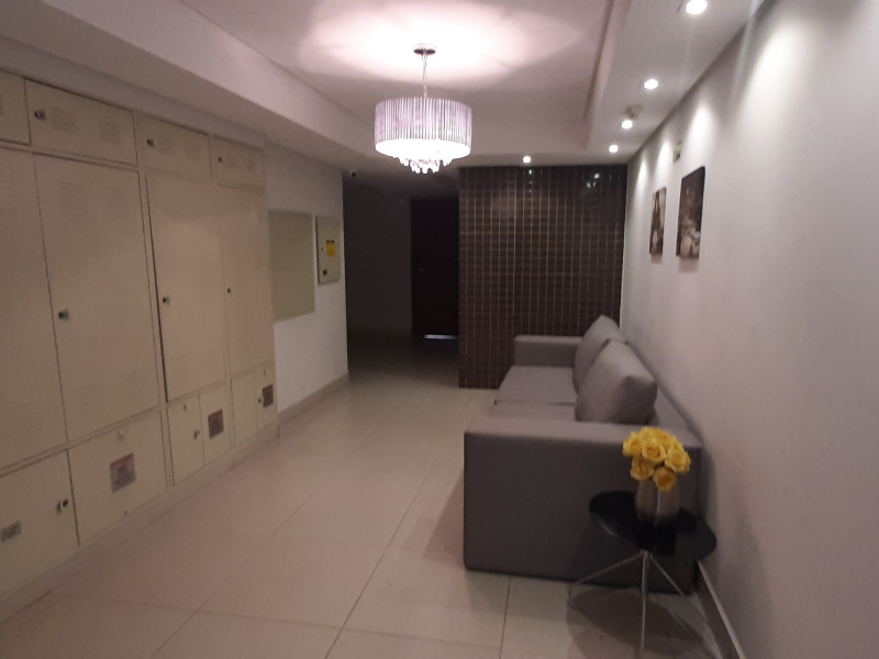 Vende Apartamento com três dormitórios sendo um suíte