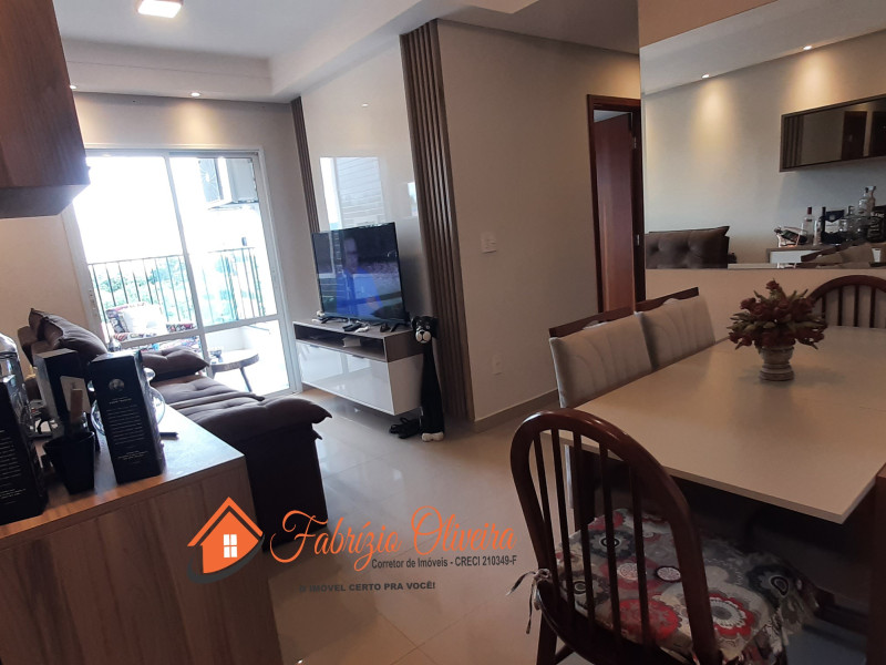 Vende Apartamento com três dormitórios sendo um suíte