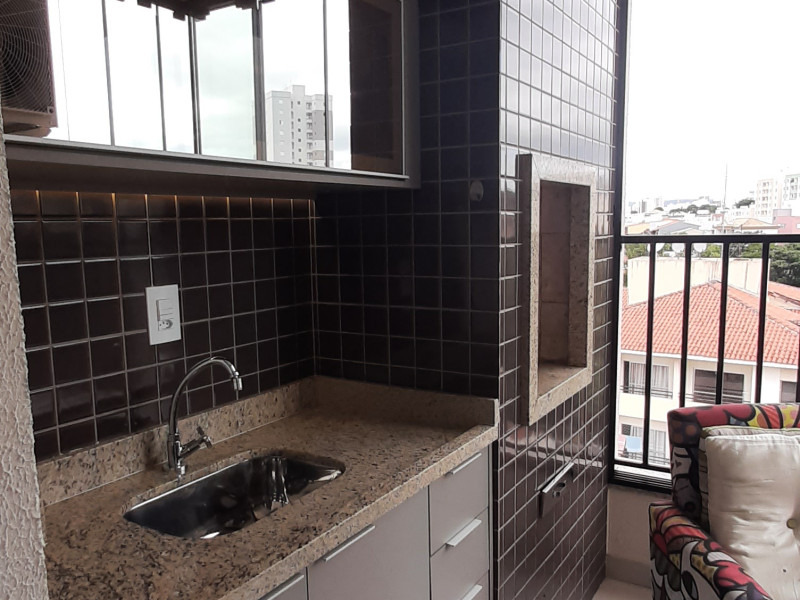 Vende Apartamento com três dormitórios sendo um suíte