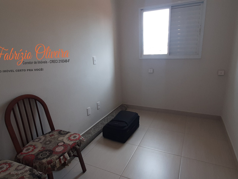Vende Apartamento com três dormitórios sendo um suíte