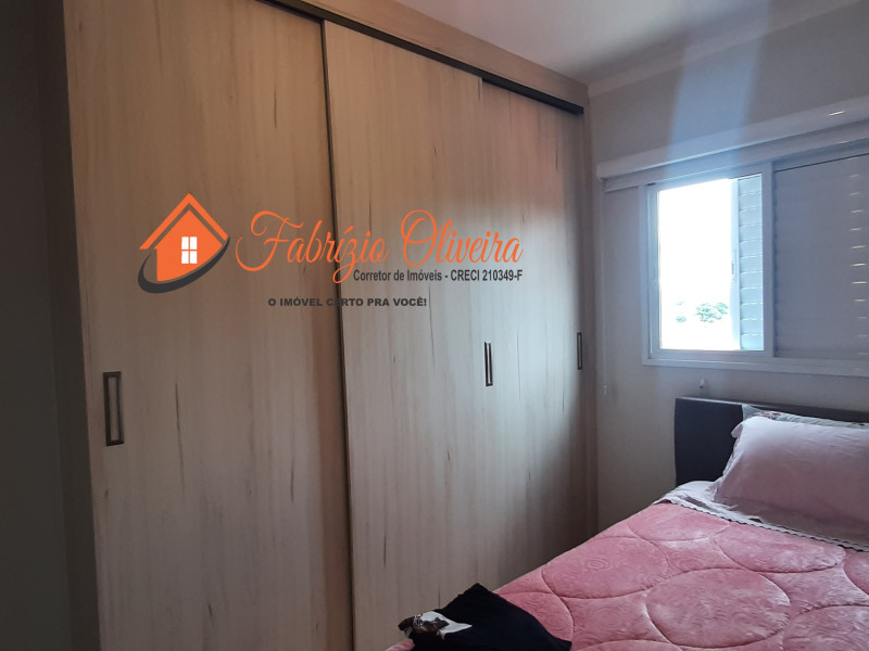 Vende Apartamento com três dormitórios sendo um suíte