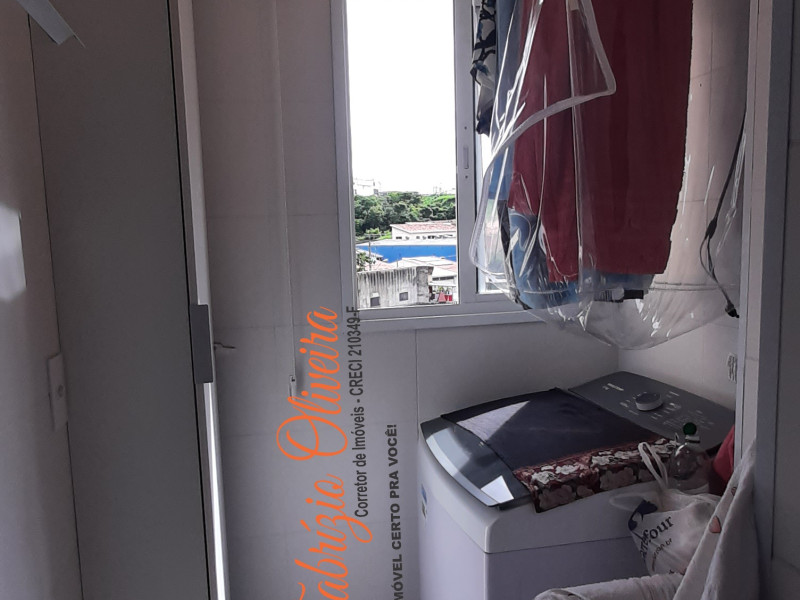 Vende Apartamento com três dormitórios sendo um suíte